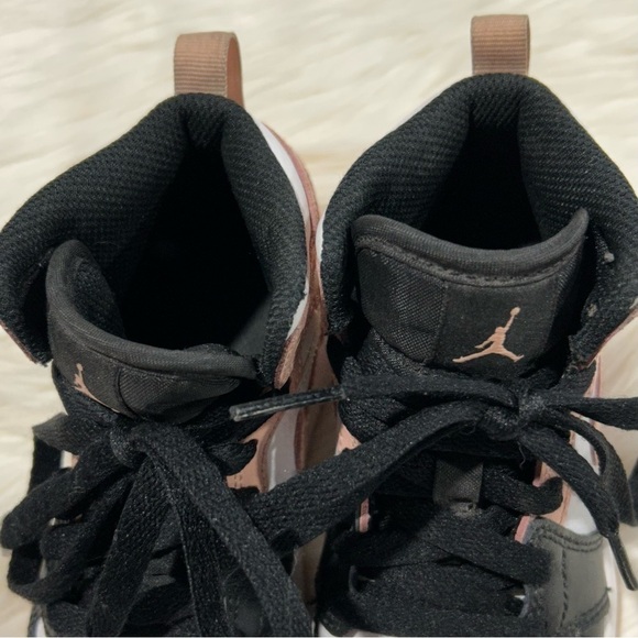 Nike Jordan 1 Mid in Arctic Orange Black Toe Kids 11C - Picture 7 of 8